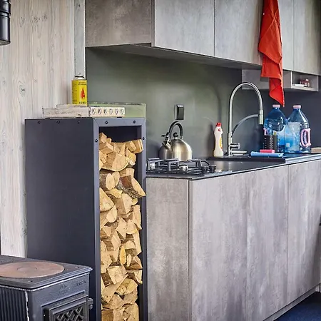 Holiday home Glamping Maringotka Na Hrane Pekla *