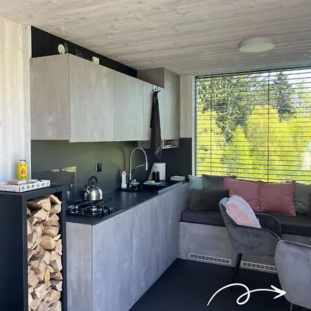 Holiday home Glamping Maringotka Na Hrane Pekla Dobrosov