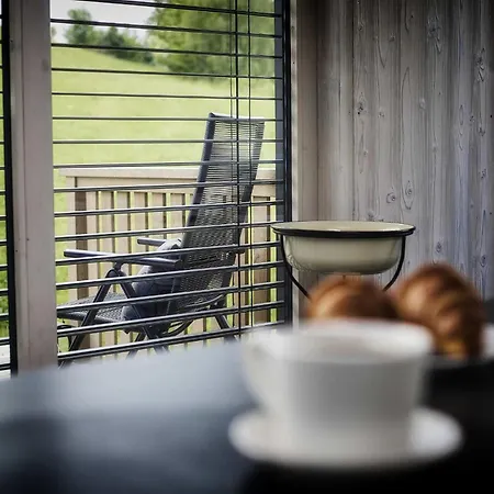Glamping Maringotka Na Hrane Pekla Holiday home Dobrosov