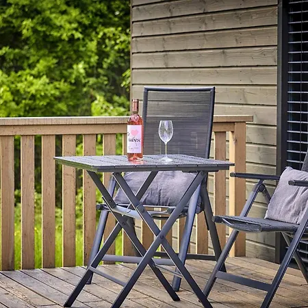 Holiday home Glamping Maringotka Na Hrane Pekla *