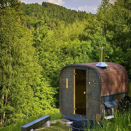 Holiday home Glamping Maringotka Na Hrane Pekla Dobrosov