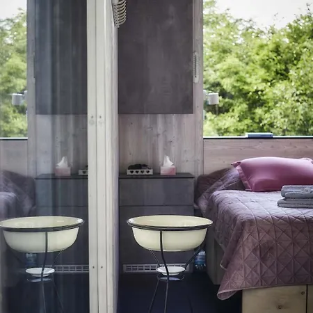 Holiday home Glamping Maringotka Na Hrane Pekla *
