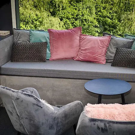 Holiday home Glamping Maringotka Na Hrane Pekla Dobrosov