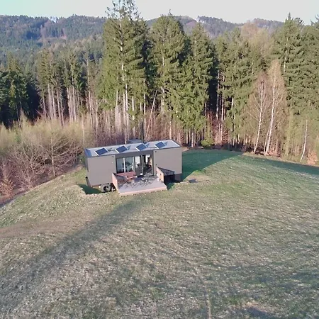 Holiday home Glamping Maringotka Na Hrane Pekla *